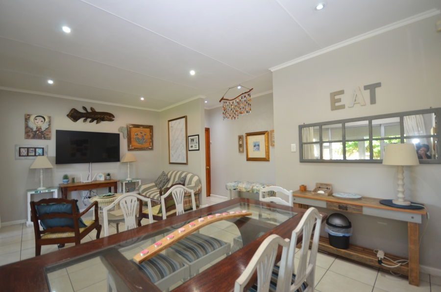 To Let 5 Bedroom Property for Rent in Kidds Beach Eastern Cape